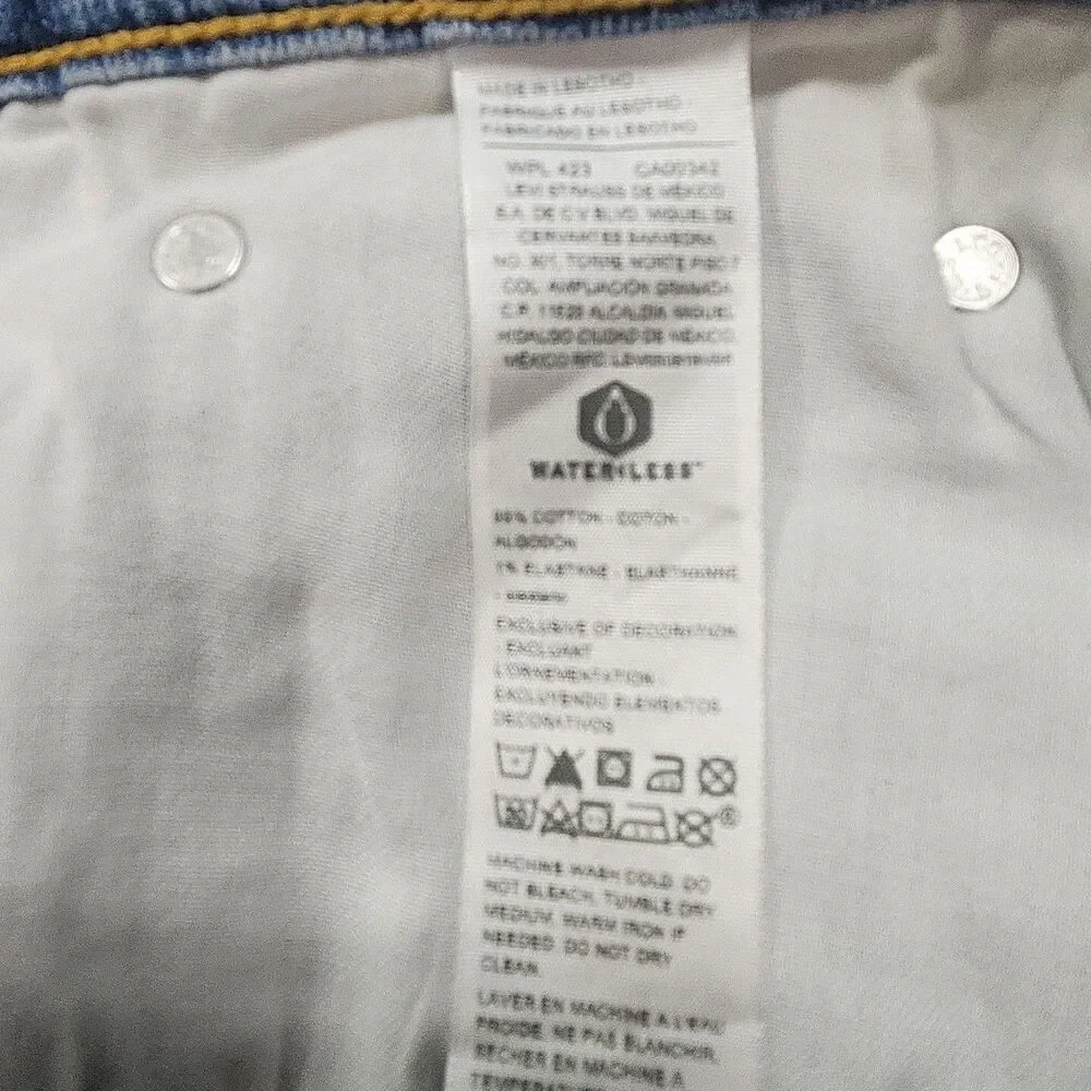 Levi's Strauss Signature Jeans Athletic Fit Size 40 x 30 Medium Wash Blue Denim